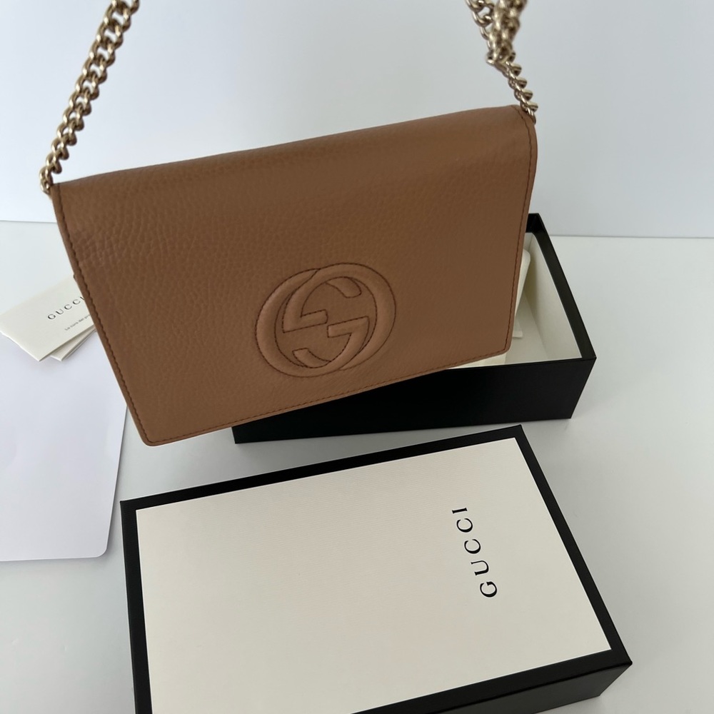 GUCCI CROSSBODY . ALL OUR PRODUCTS ARE AUTHENTIC AND BRAND NEW